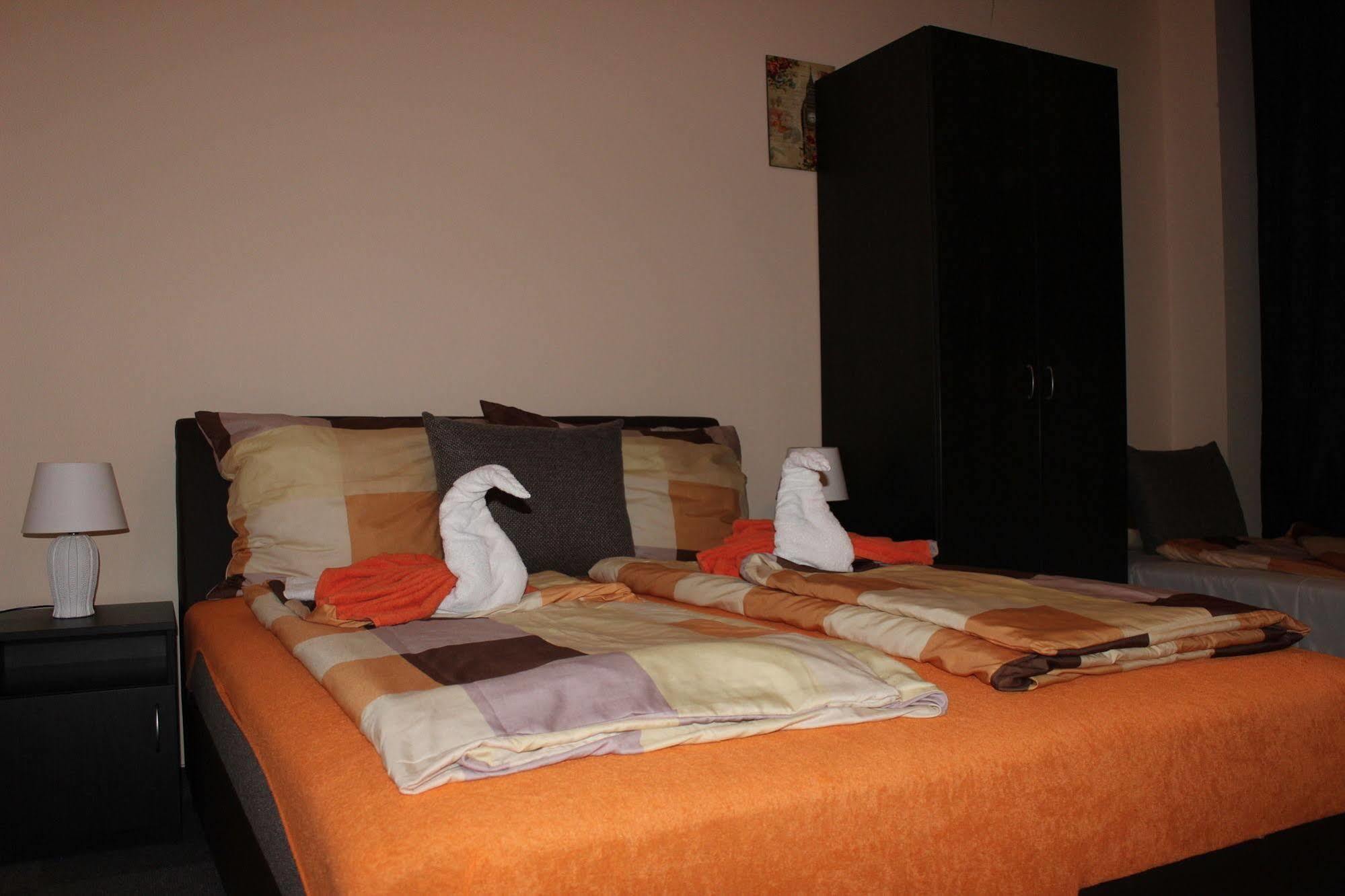 Hotel California Budapest Bagian luar foto