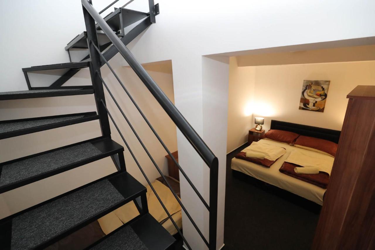 Hotel California Budapest Bagian luar foto
