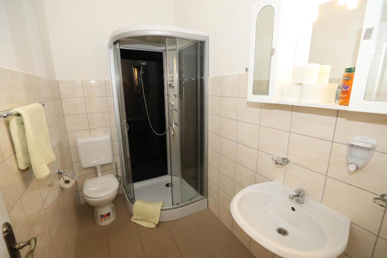 Hotel California Budapest Bagian luar foto