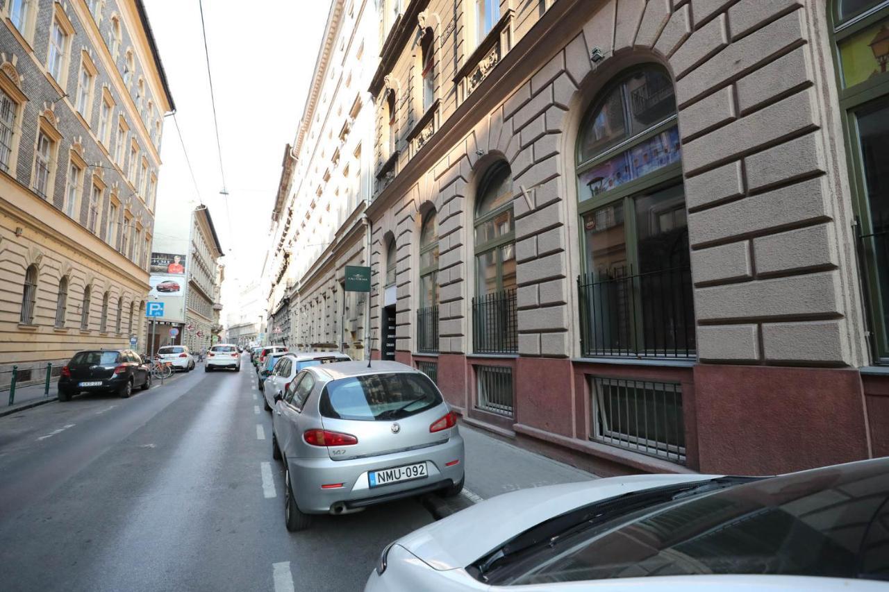 Hotel California Budapest Bagian luar foto