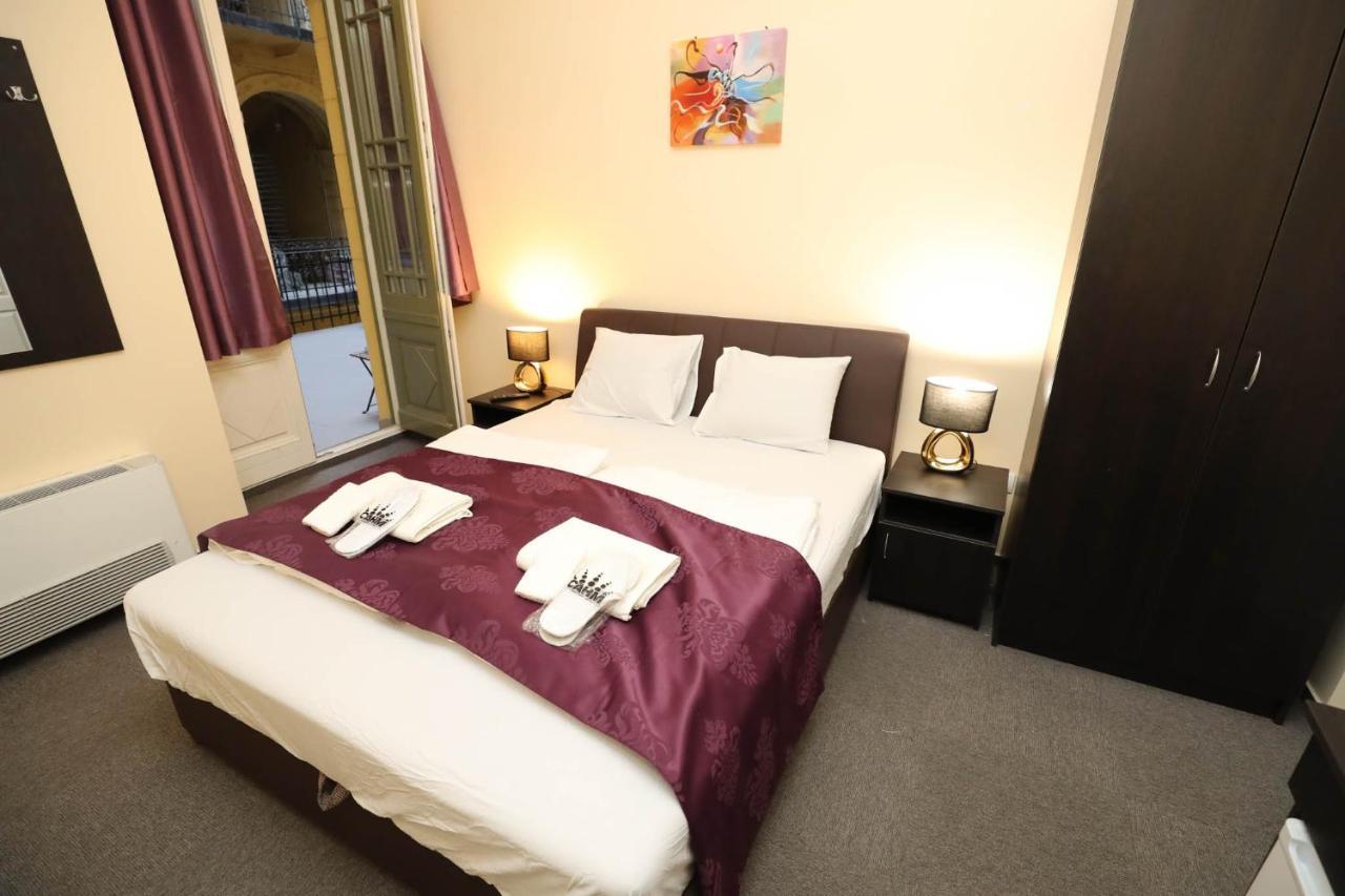 Hotel California Budapest Bagian luar foto