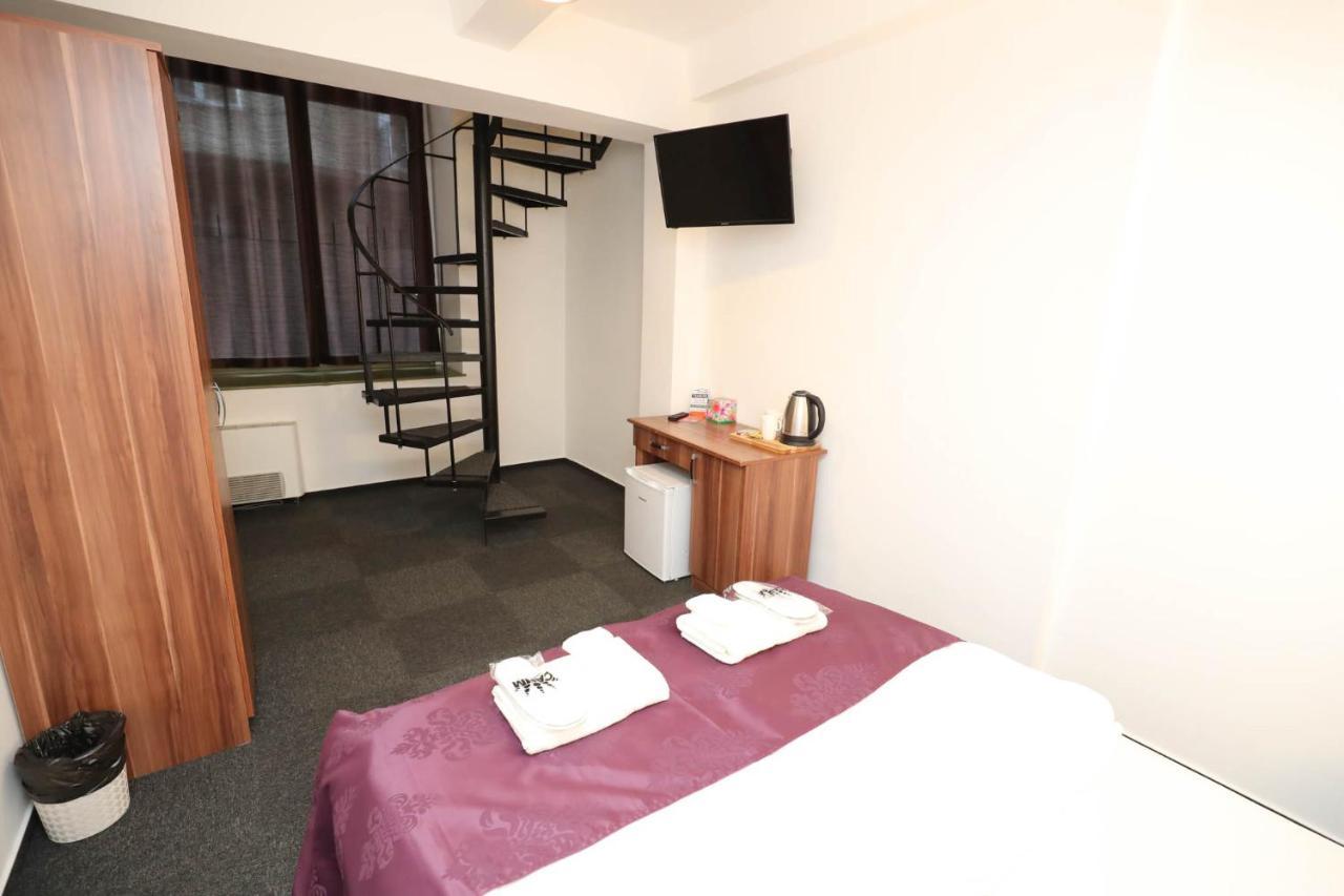 Hotel California Budapest Bagian luar foto